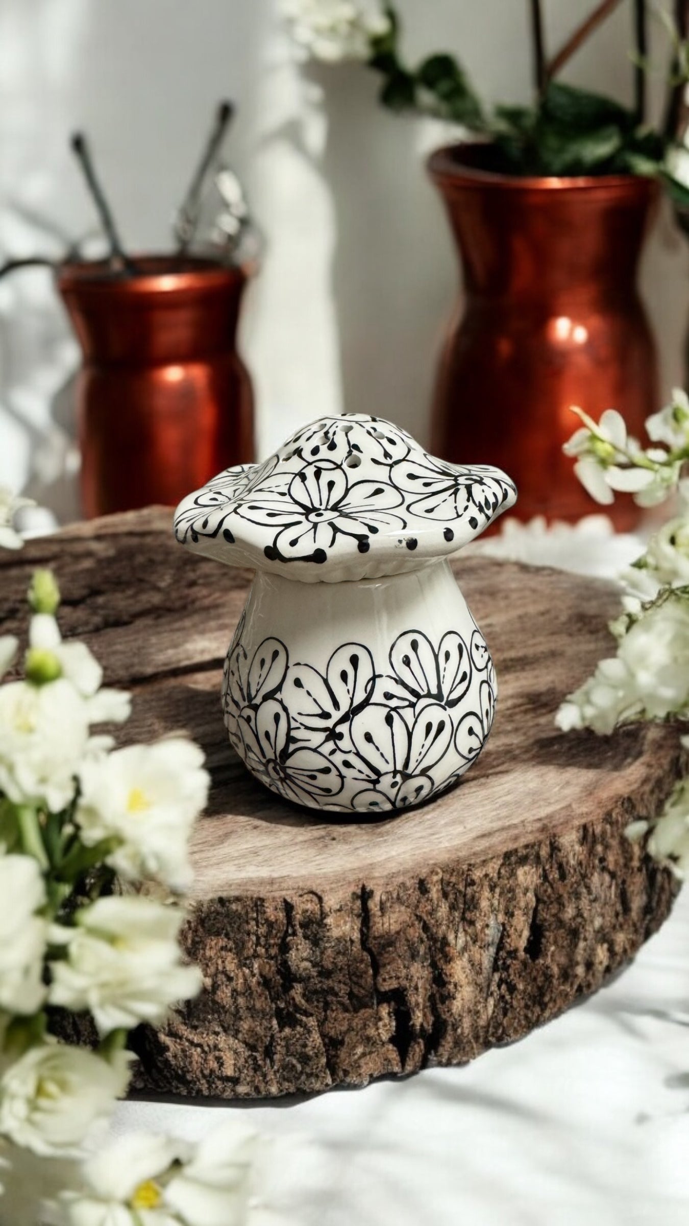 Black and White Floral Mushroom ceramic fruit fly trap