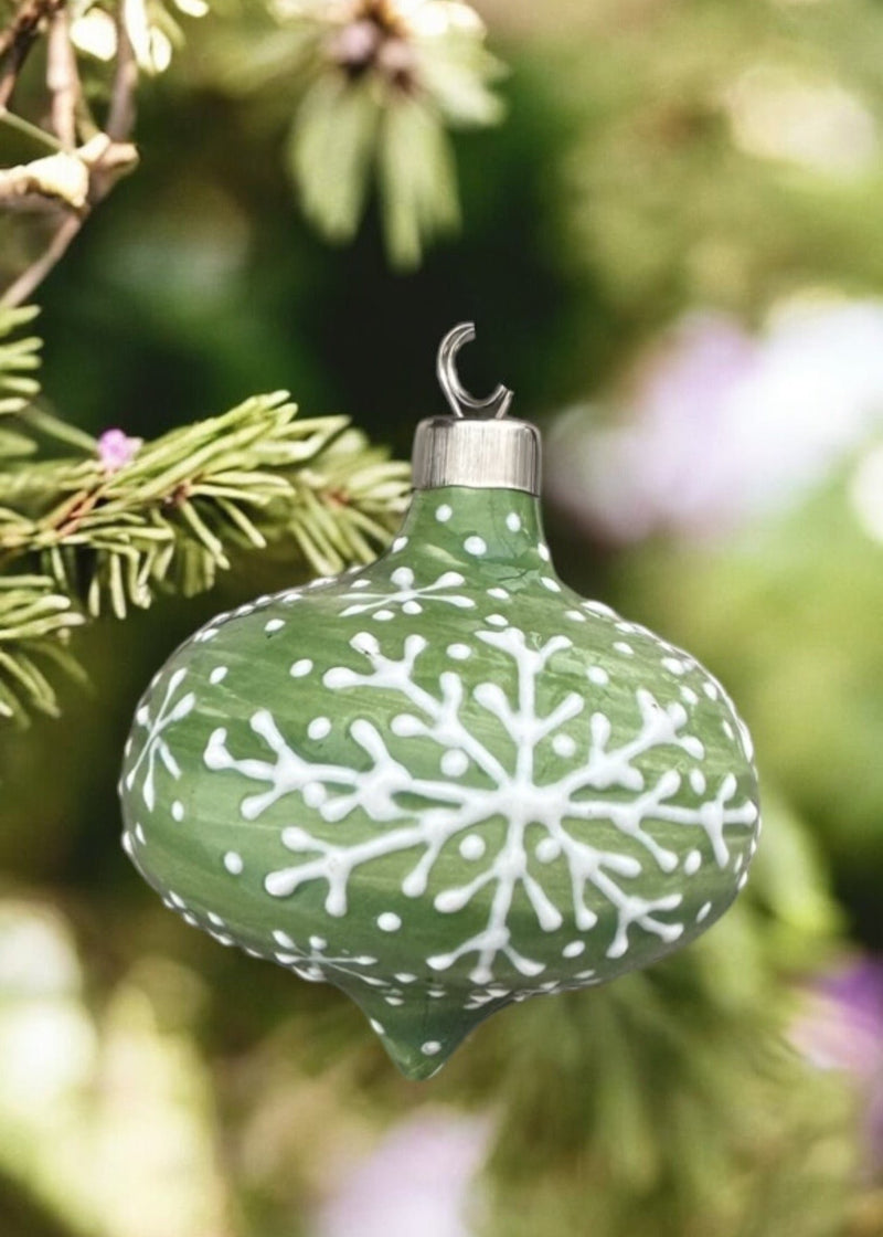 Holiday Curvy Retro Ornament