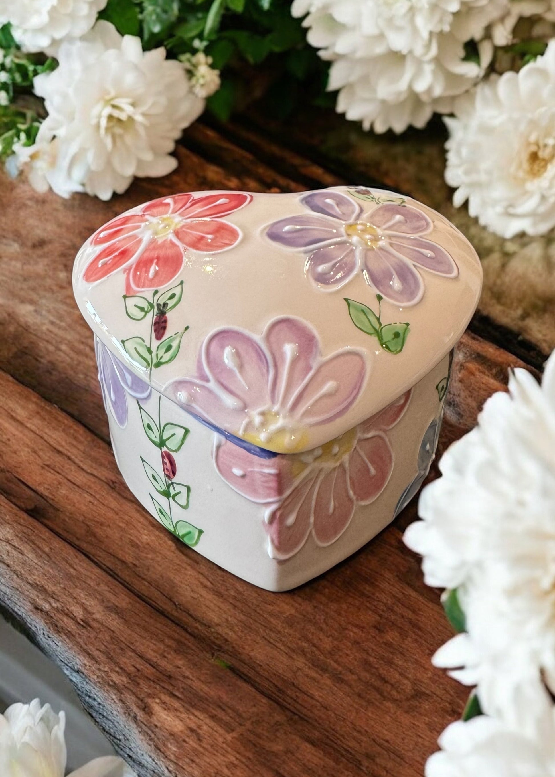New Daisy closed Heart Box 