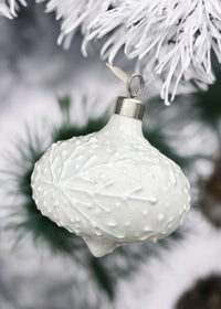 Holiday Curvy Retro Ornament