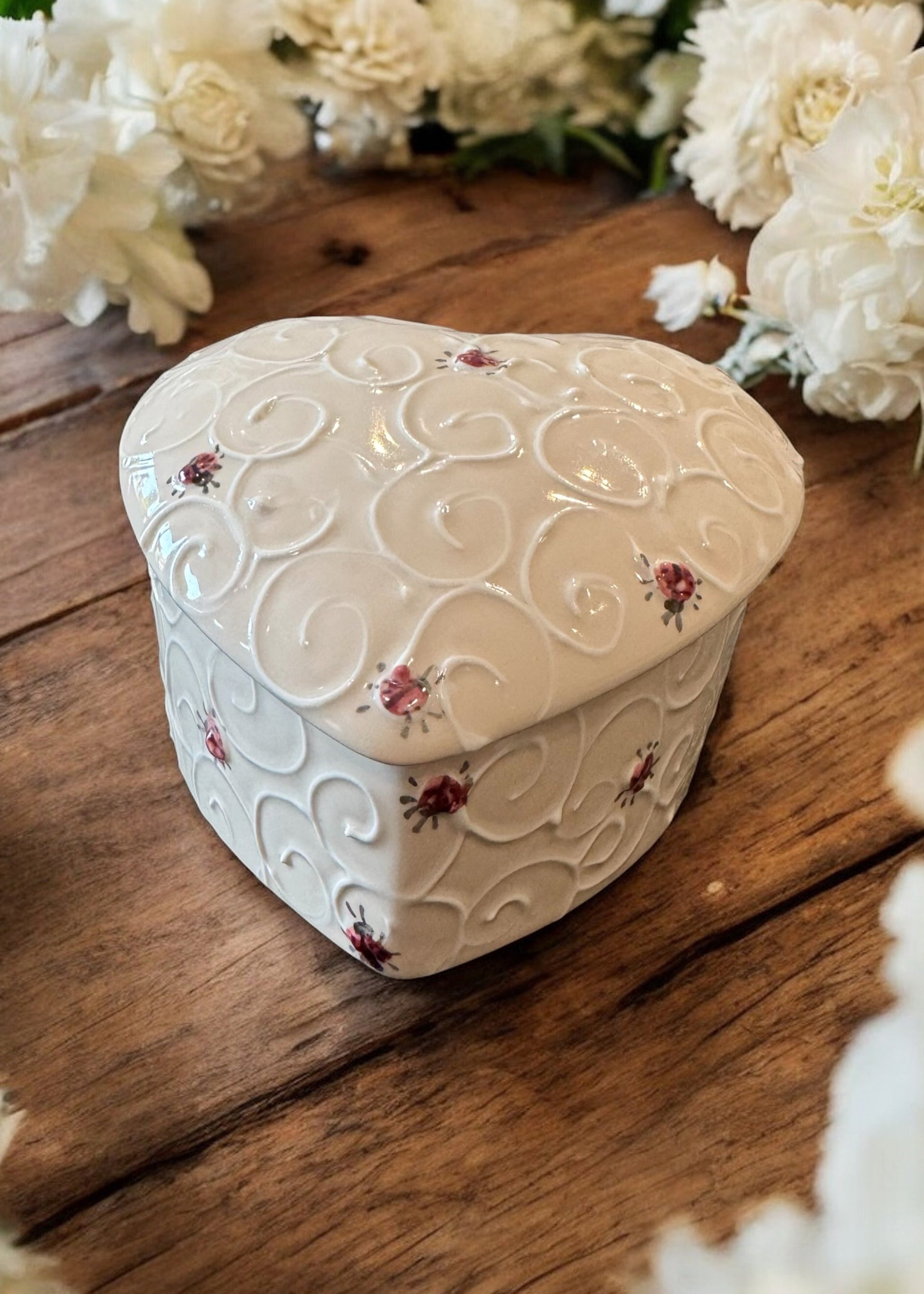 ladybug heart box closed