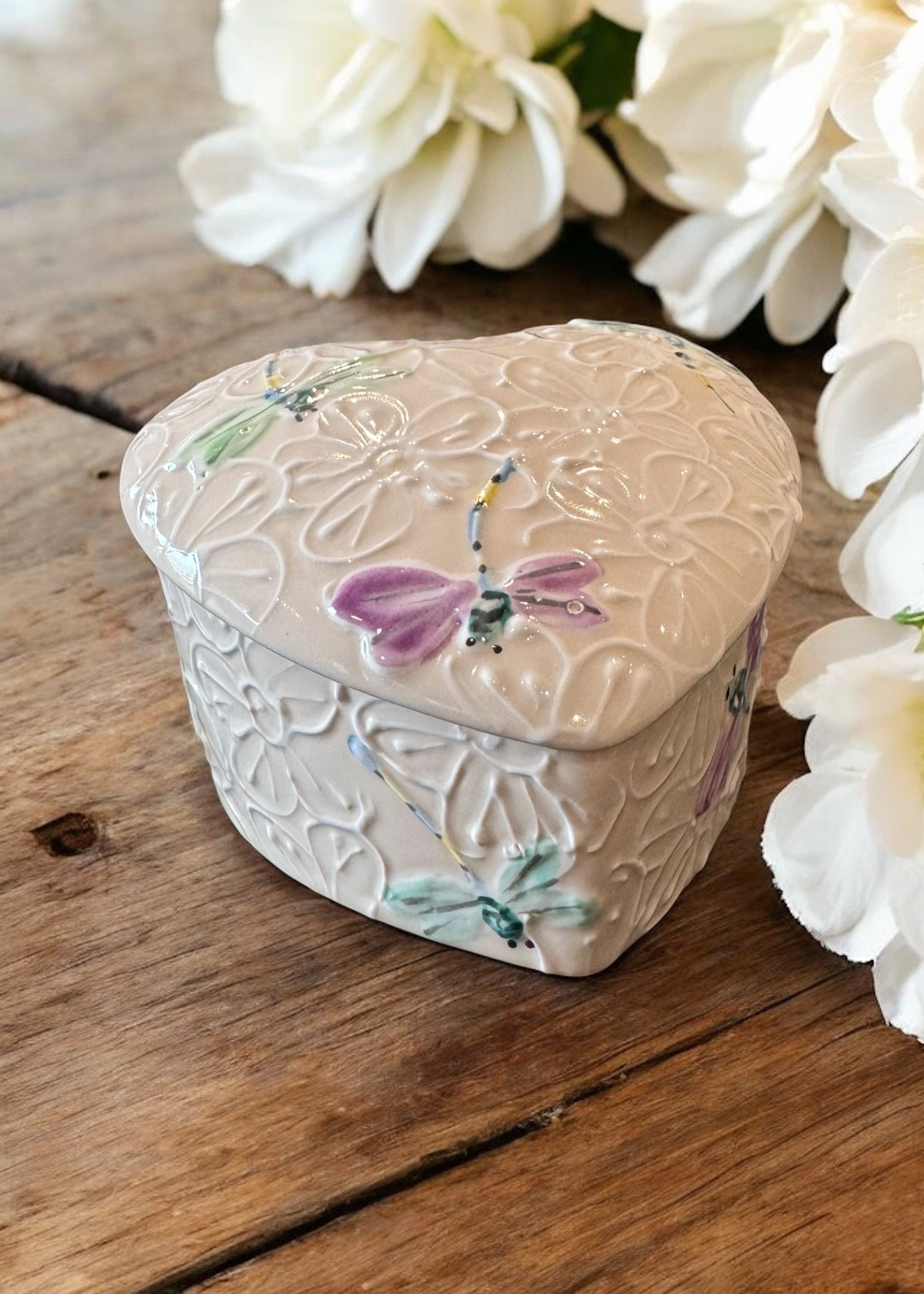 white dragonfly heart box closed